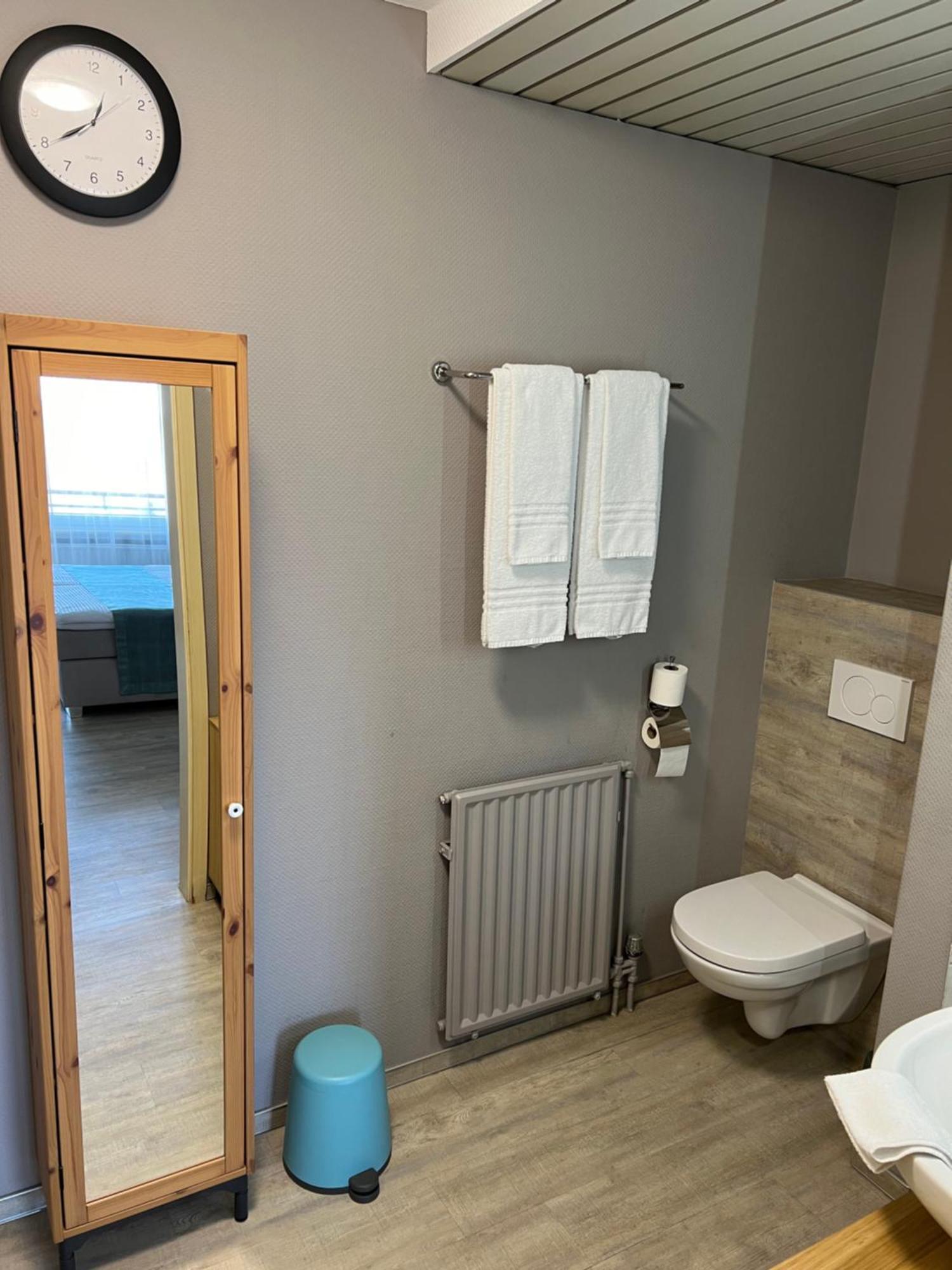 Fi-Suiten Waldeck  Luaran gambar