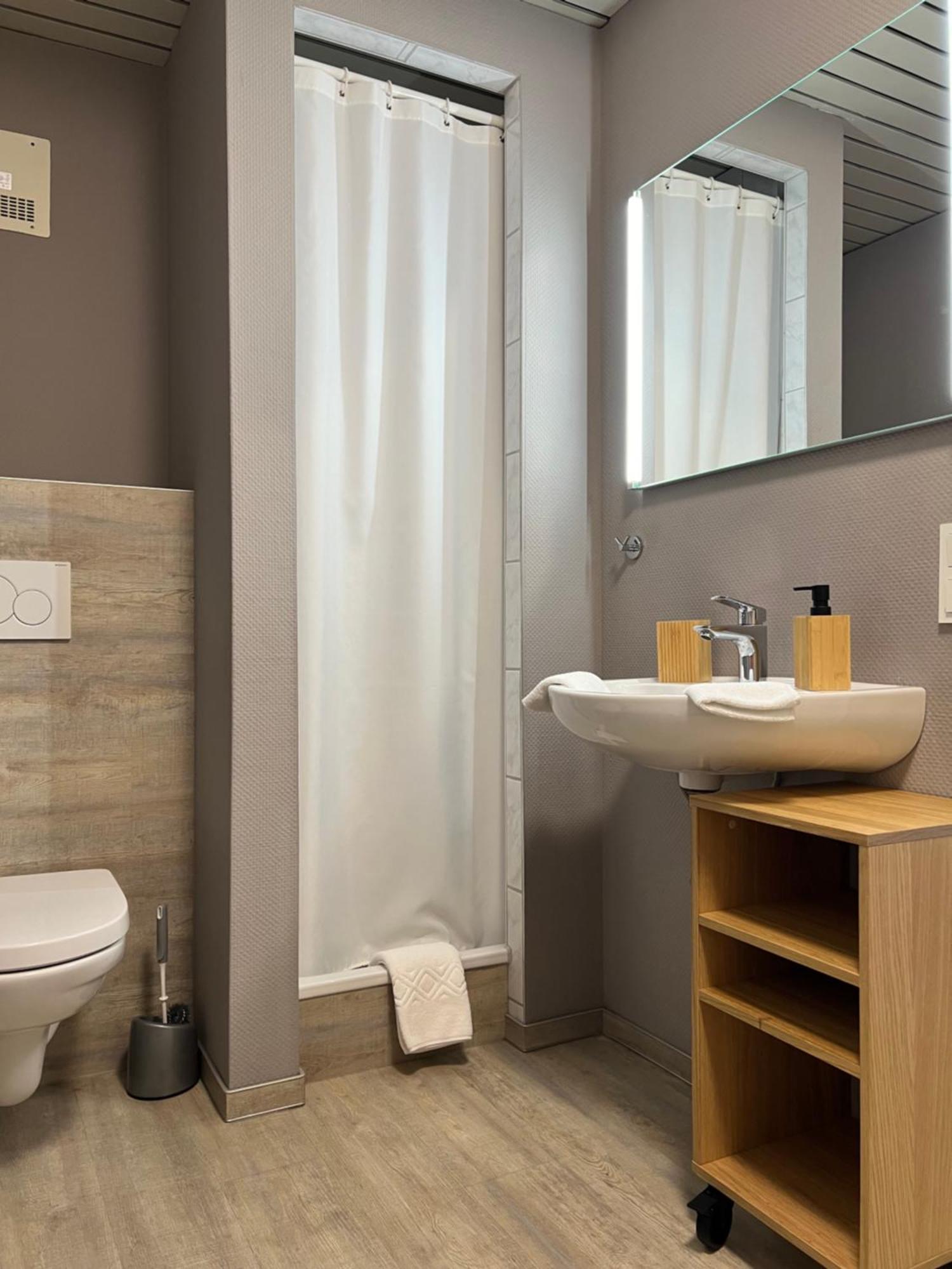 Fi-Suiten Waldeck  Luaran gambar