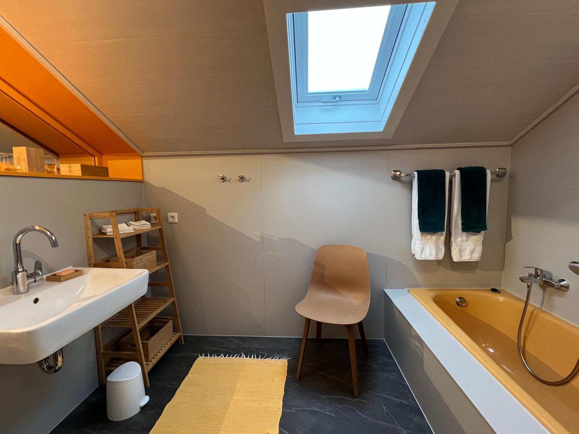 Fi-Suiten Waldeck  Luaran gambar