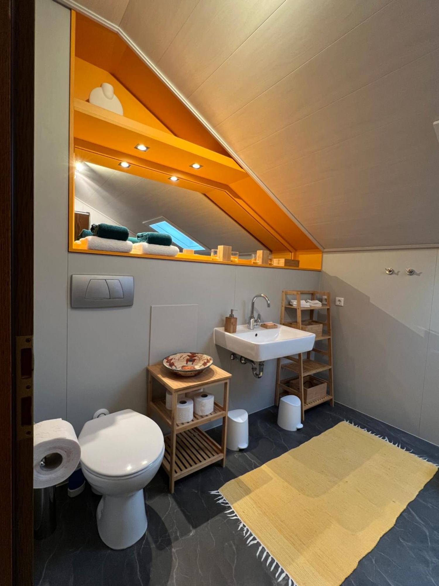 Fi-Suiten Waldeck  Luaran gambar