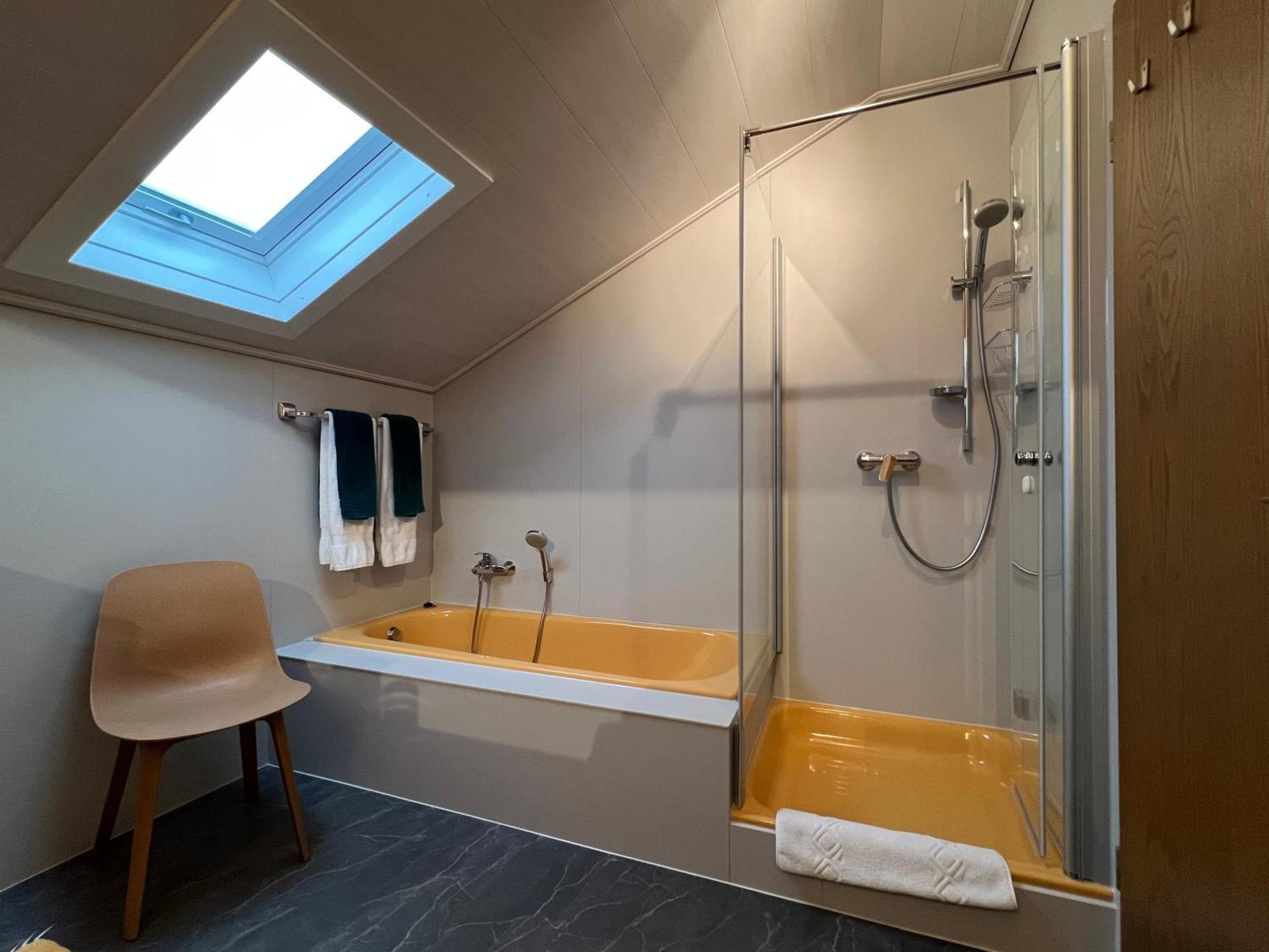 Fi-Suiten Waldeck  Luaran gambar